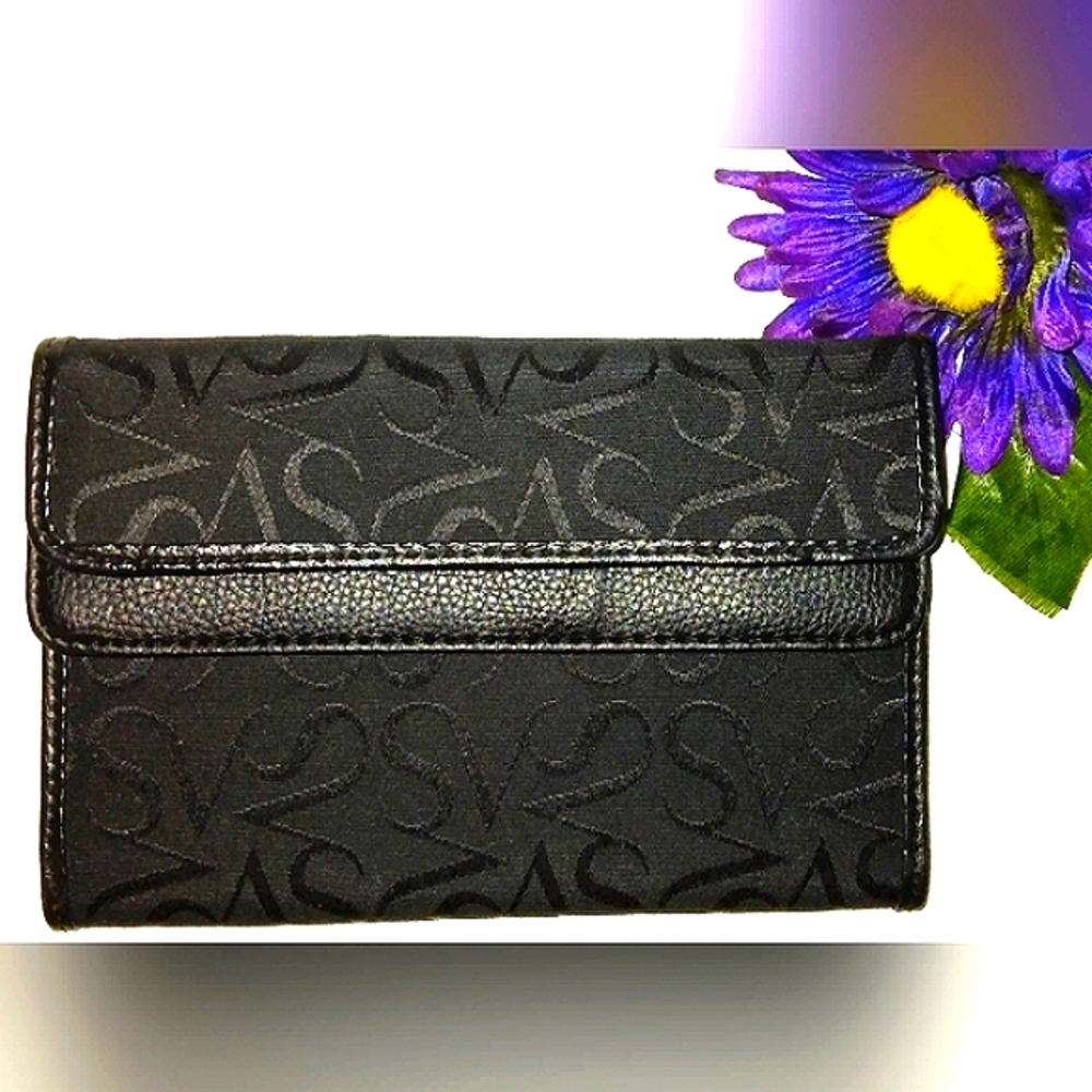 ☆NWOT☆Large SIMPLY VERA~VERA WANG Black Trifold 2 Snap Multifunctional Wallet☆